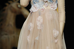 Hvilke stoffapplikasjoner er broderiprosessen som er egnet for?