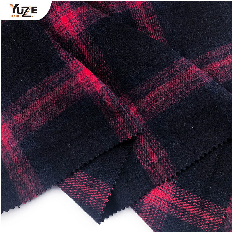 Hvordan påvirker den kjemiske sammensetningen og vevingsprosessen med flanellstoff dens holdbarhet og pillermotstand?